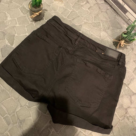 Black garage shorts - Picture 2 of 2